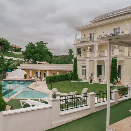 Aleksion Palace מלון אוגניאנובו