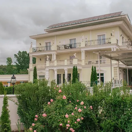 Aleksion Palace And Sans Souci Hotel *