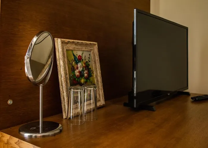 Aleksion Palace מלון *