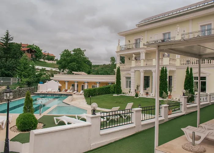 Aleksion Palace מלון אוגניאנובו