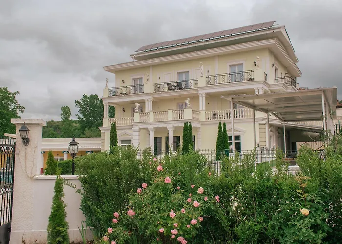 Aleksion Palace Hotel *